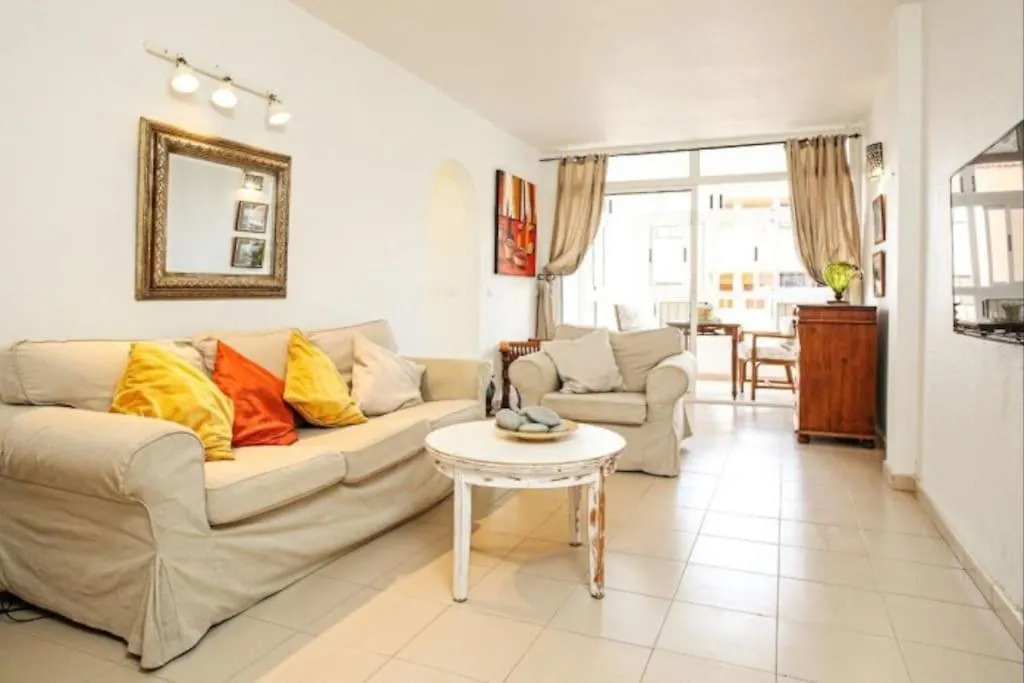 Cozy Apartment Near The Sea With Private Parking contacts